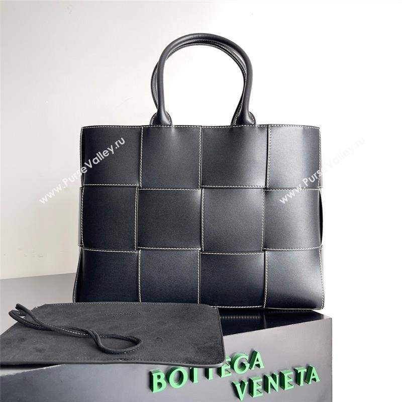 Bottega Veneta Medium Arco Tote Bag in calfskin black with white stitching 2023 (misu-230926-01)