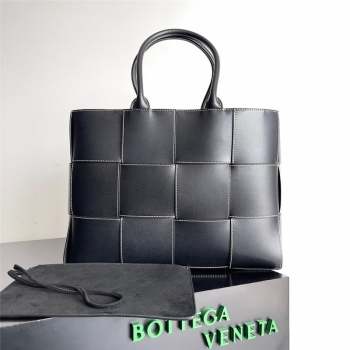 Bottega Veneta Medium Arco Tote Bag in calfskin black with white stitching 2023 (misu-230926-01)