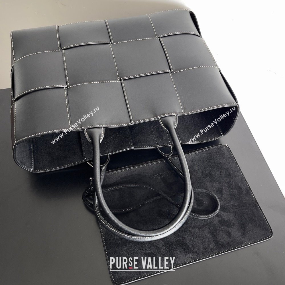 Bottega Veneta Medium Arco Tote Bag in calfskin black with white stitching 2023 (misu-230926-01)