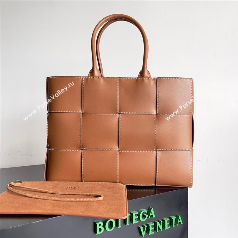 Bottega Veneta Medium Arco Tote Bag in calfskin WOOD / NATURAL 2023 (misu-230926-04)
