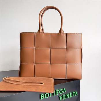 Bottega Veneta Medium Arco Tote Bag in calfskin WOOD / NATURAL 2023 (misu-230926-04)