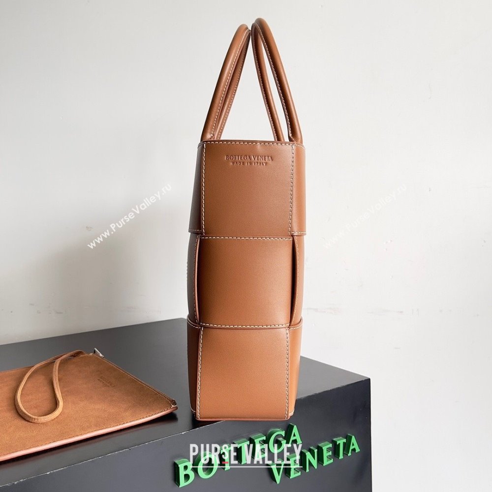 Bottega Veneta Medium Arco Tote Bag in calfskin WOOD / NATURAL 2023 (misu-230926-04)