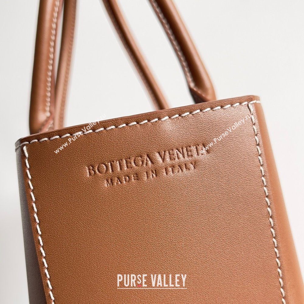 Bottega Veneta Medium Arco Tote Bag in calfskin WOOD / NATURAL 2023 (misu-230926-04)