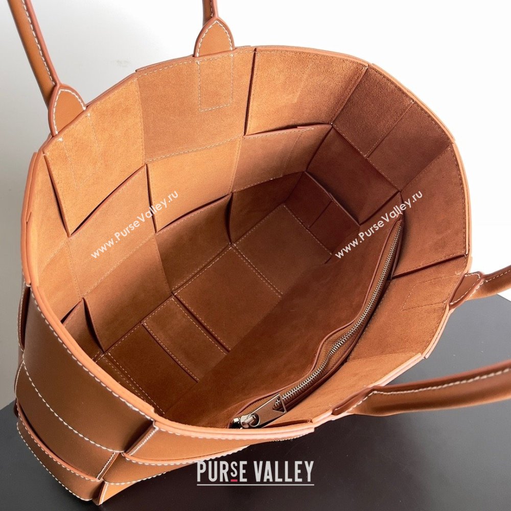 Bottega Veneta Medium Arco Tote Bag in calfskin WOOD / NATURAL 2023 (misu-230926-04)