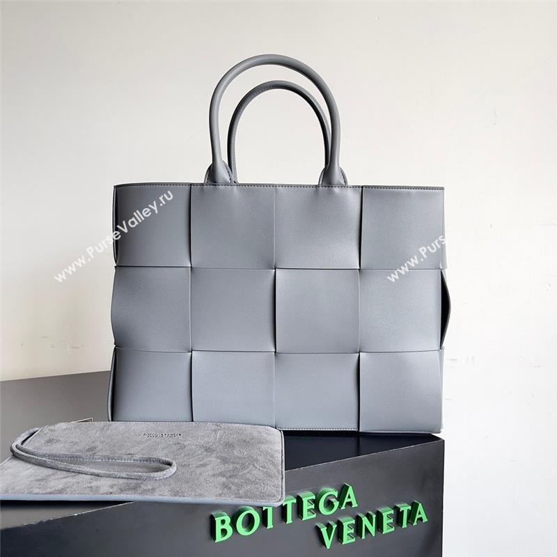 Bottega Veneta Medium Arco Tote Bag in calfskin thunder 2023 (misu-230926-07)