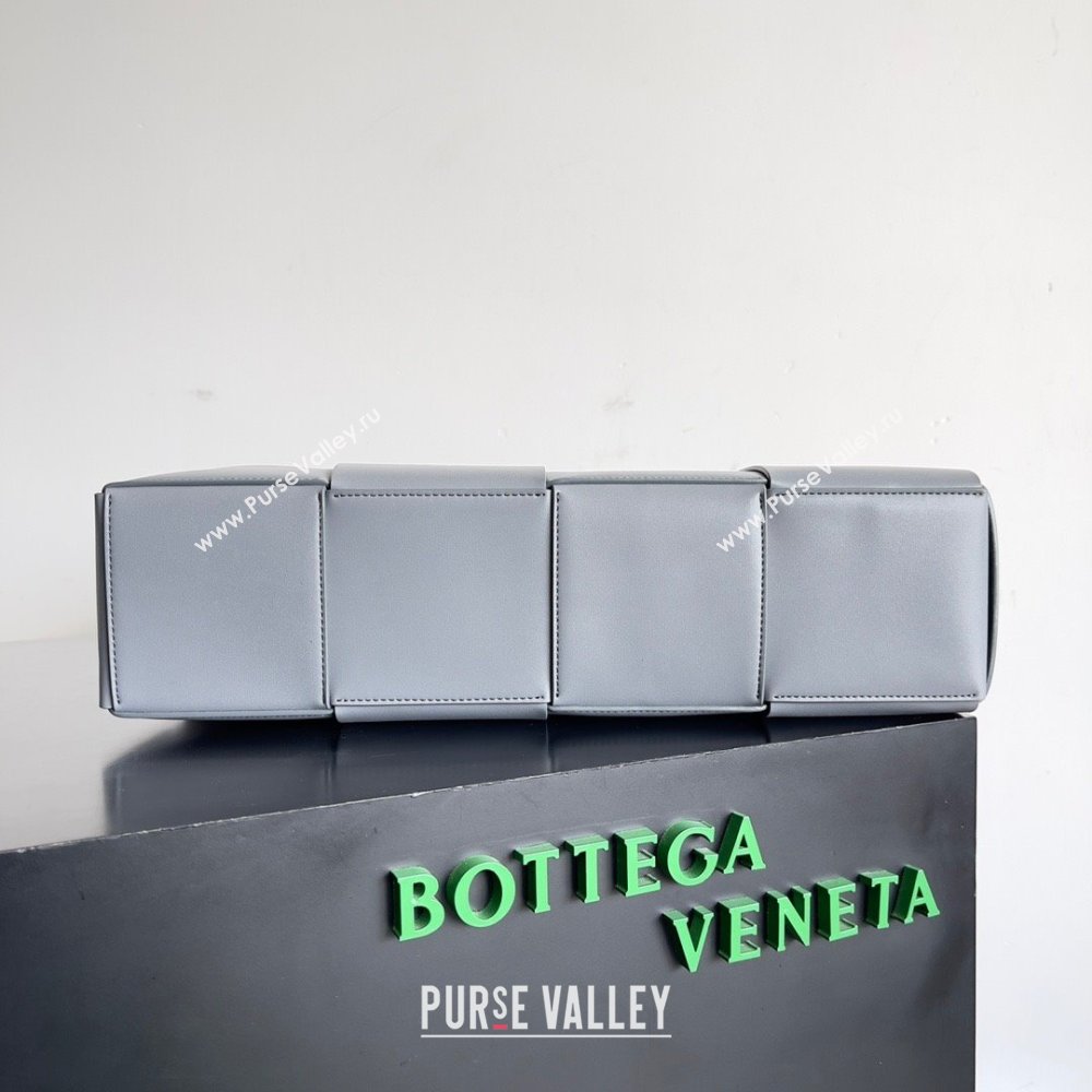 Bottega Veneta Medium Arco Tote Bag in calfskin thunder 2023 (misu-230926-07)