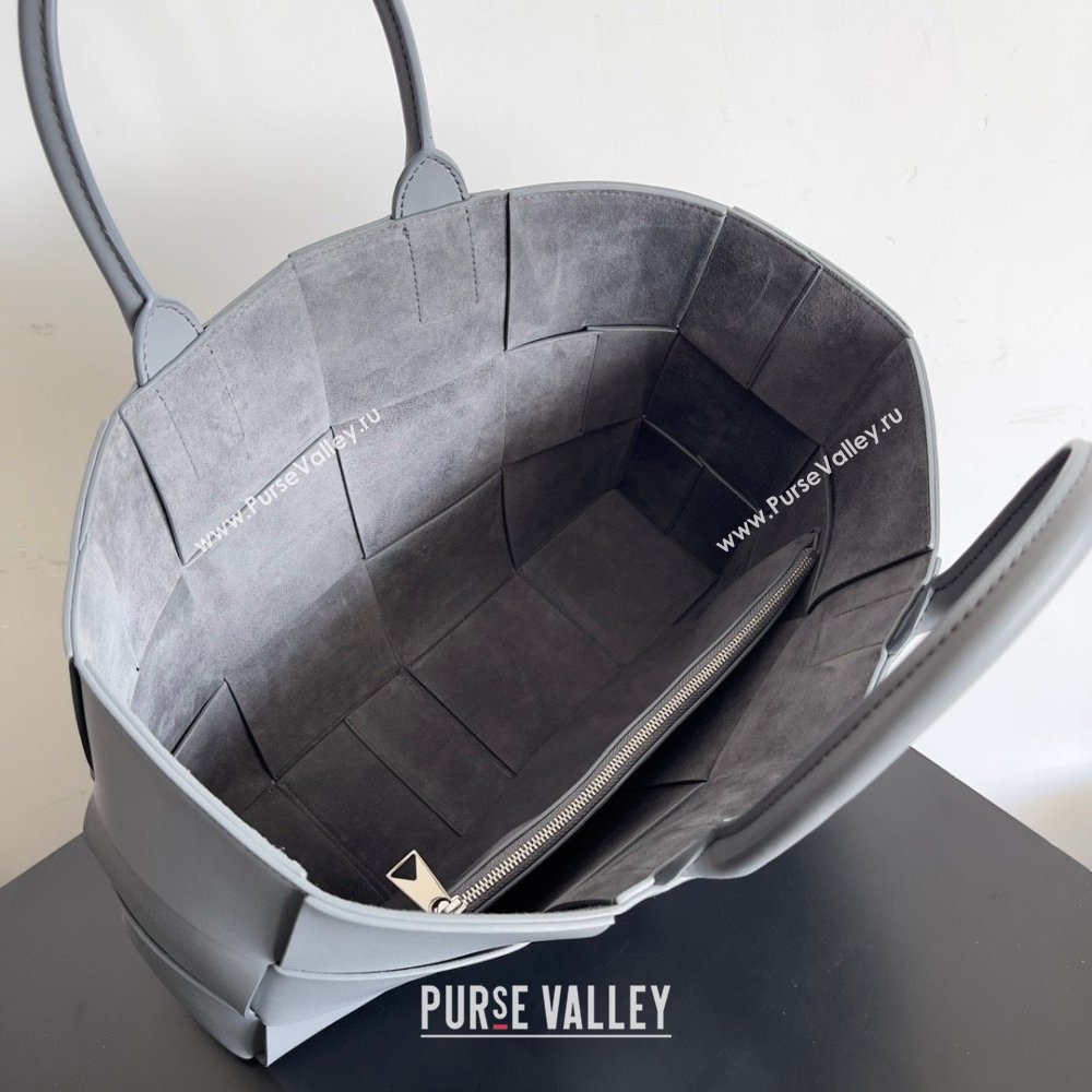 Bottega Veneta Medium Arco Tote Bag in calfskin thunder 2023 (misu-230926-07)