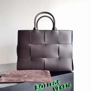 Bottega Veneta Medium Arco Tote Bag in calfskin fondant 2023 (misu-230926-08)