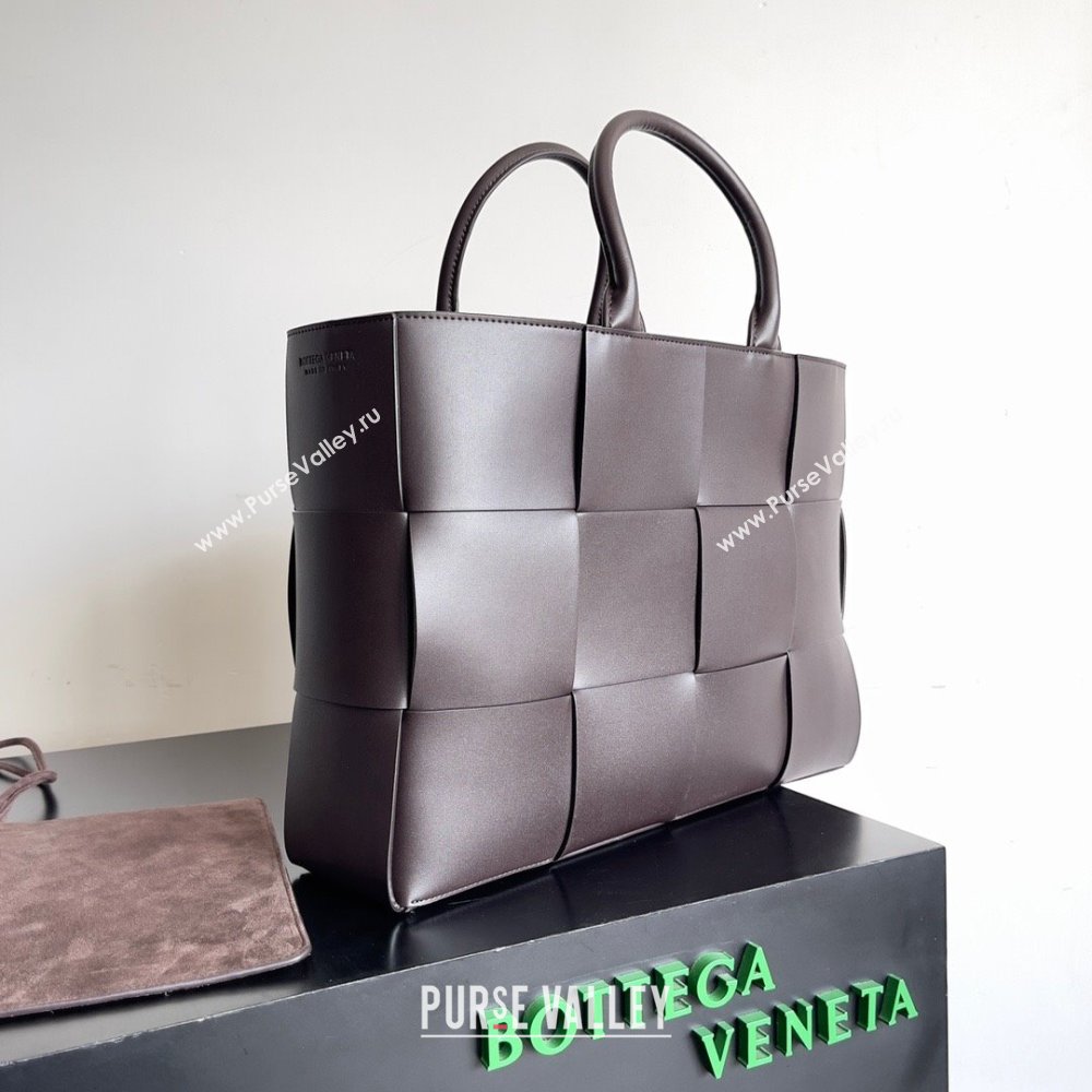 Bottega Veneta Medium Arco Tote Bag in calfskin fondant 2023 (misu-230926-08)