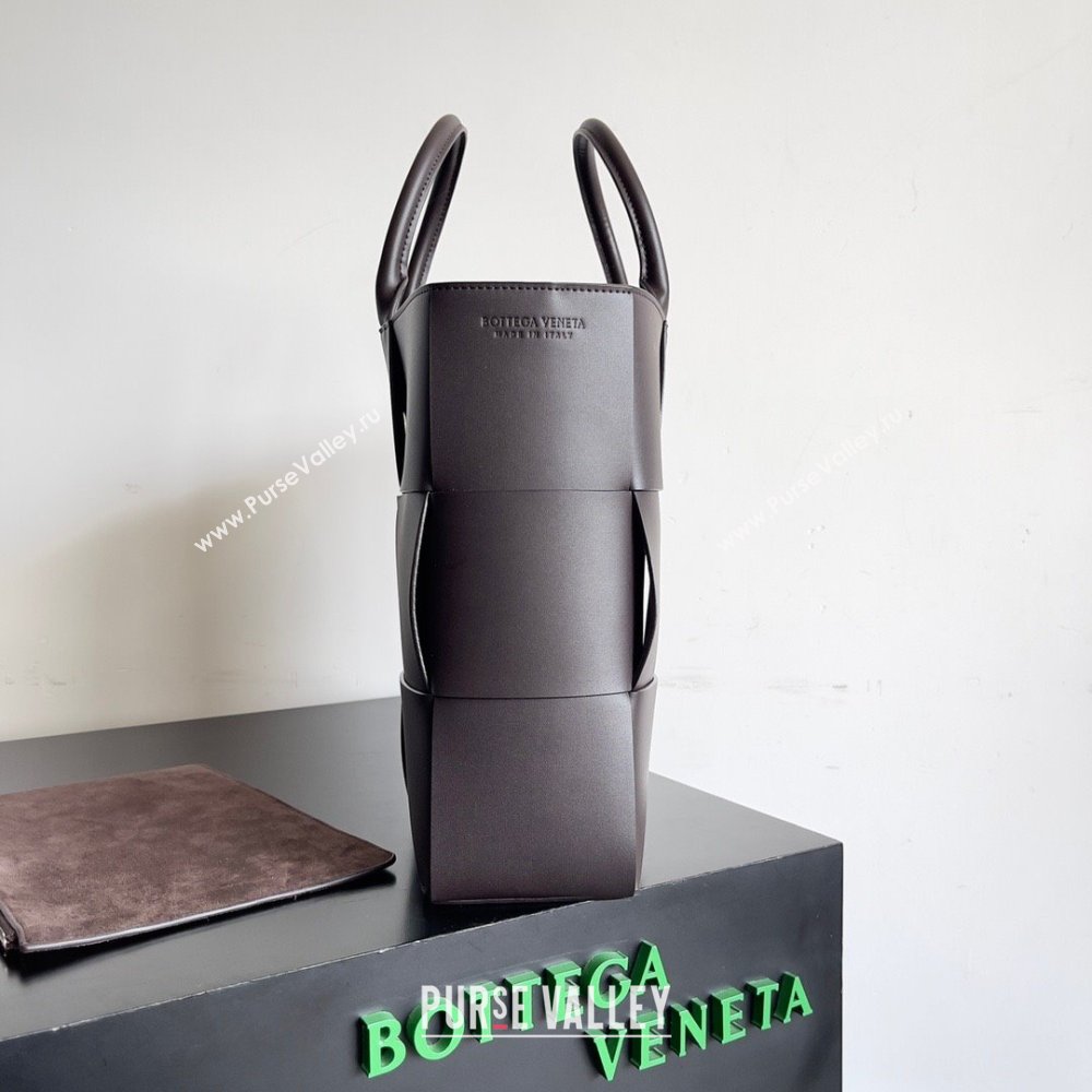 Bottega Veneta Medium Arco Tote Bag in calfskin fondant 2023 (misu-230926-08)
