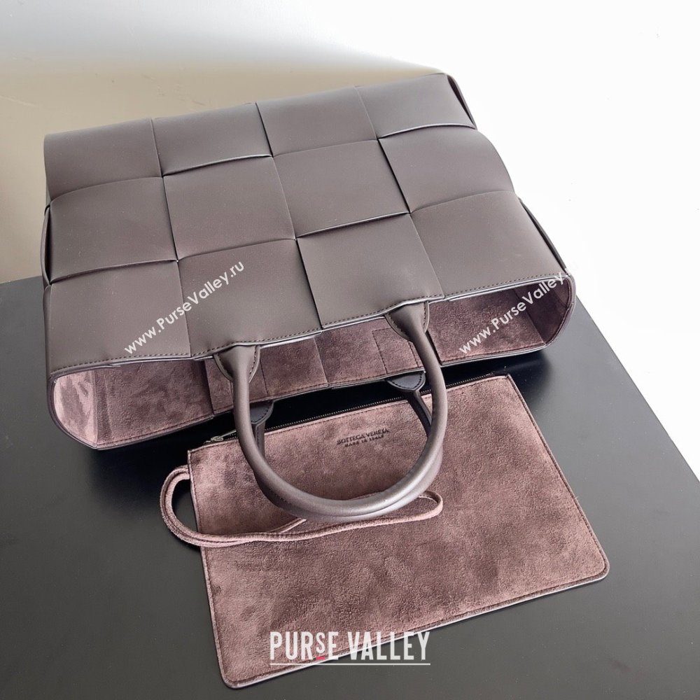 Bottega Veneta Medium Arco Tote Bag in calfskin fondant 2023 (misu-230926-08)