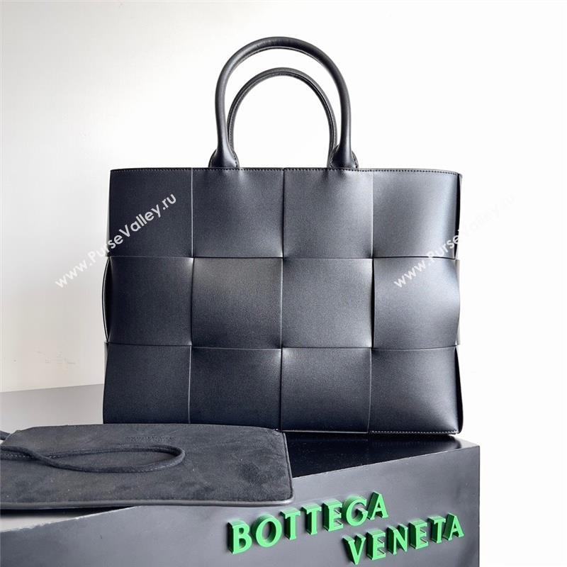 Bottega Veneta Medium Arco Tote Bag in calfskin black 2023 (misu-230926-09)