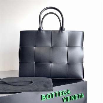 Bottega Veneta Medium Arco Tote Bag in calfskin black 2023 (misu-230926-09)