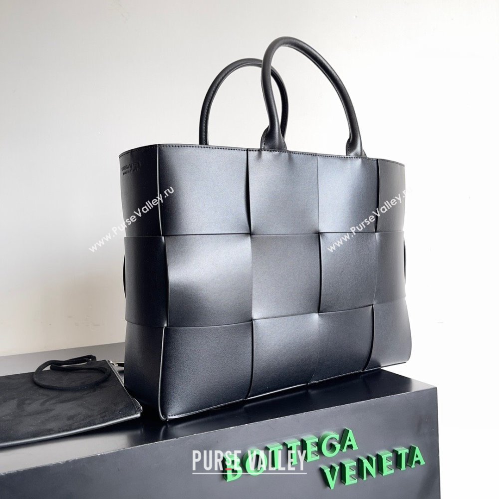 Bottega Veneta Medium Arco Tote Bag in calfskin black 2023 (misu-230926-09)