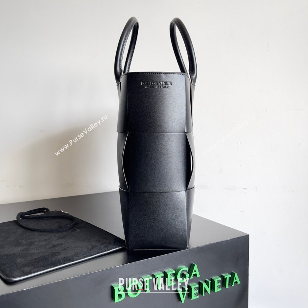 Bottega Veneta Medium Arco Tote Bag in calfskin black 2023 (misu-230926-09)