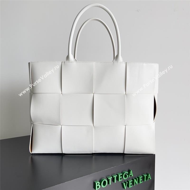 Bottega Veneta Large Arco Tote Bag in calfskin white/tan 2023 (misu-230926-22)