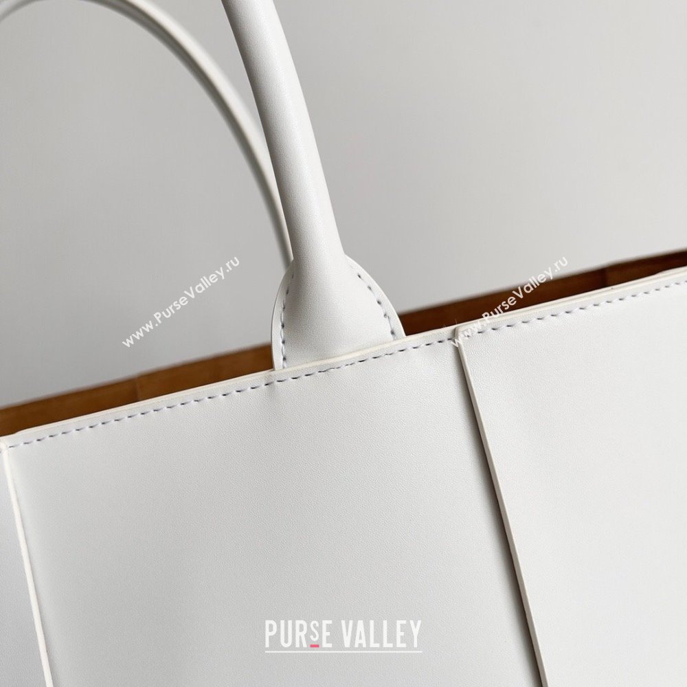 Bottega Veneta Large Arco Tote Bag in calfskin white/tan 2023 (misu-230926-22)