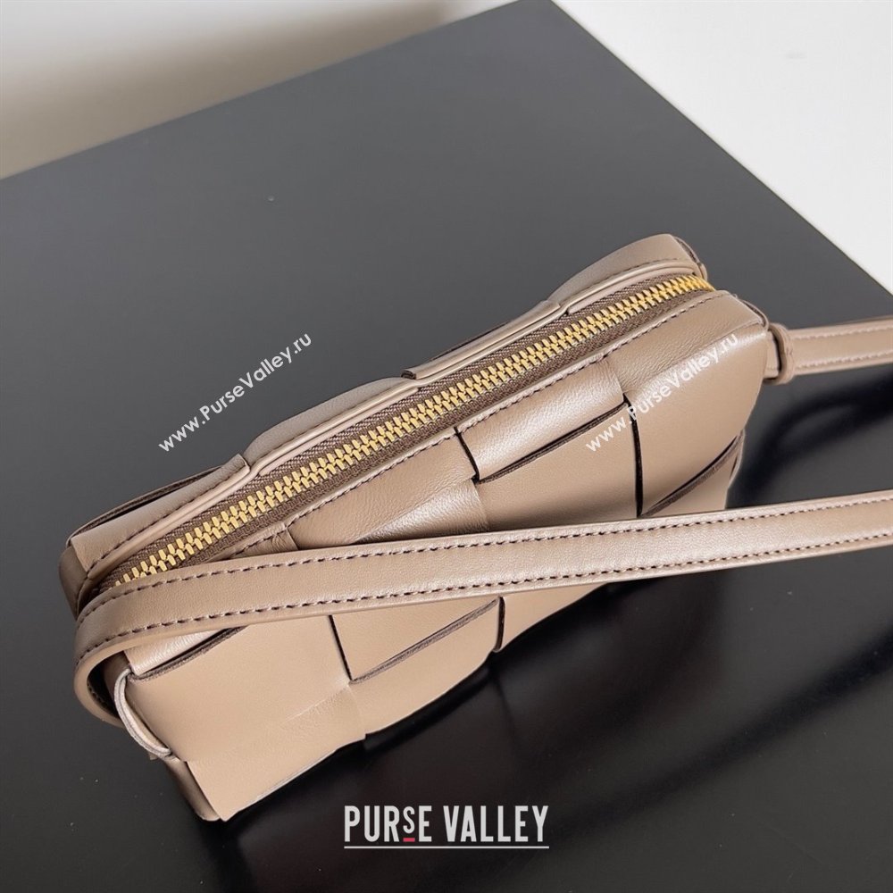 Bottega Veneta Mini Cassette Cross-Body Bag in lambskin TAUPE GREY 2023 (misu-230927-57)