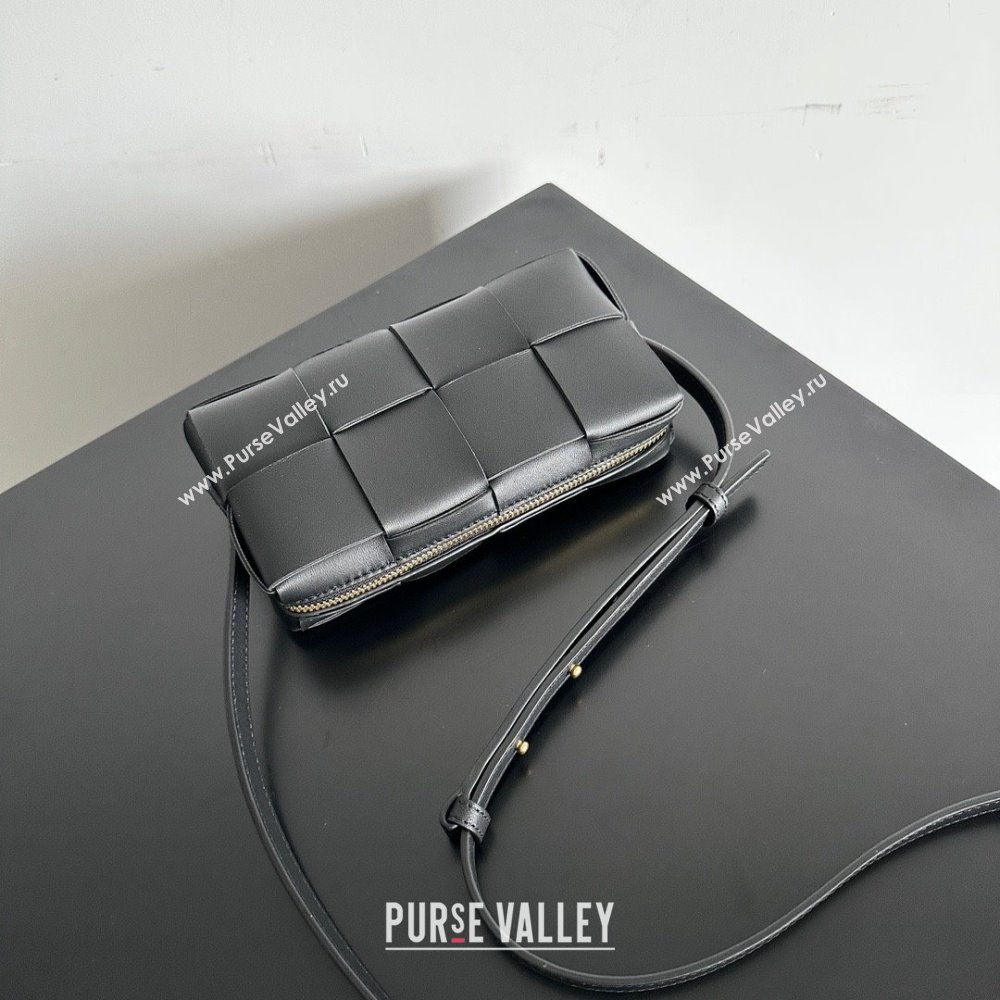 Bottega Veneta Mini Cassette Cross-Body Bag in lambskin black 2023 (misu-230927-59)