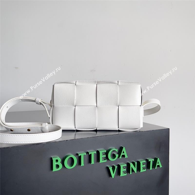 Bottega Veneta Mini Cassette Cross-Body Bag in lambskin white 2023 (misu-230927-62)