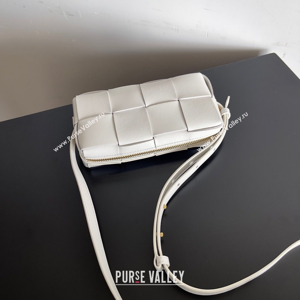 Bottega Veneta Mini Cassette Cross-Body Bag in lambskin white 2023 (misu-230927-62)