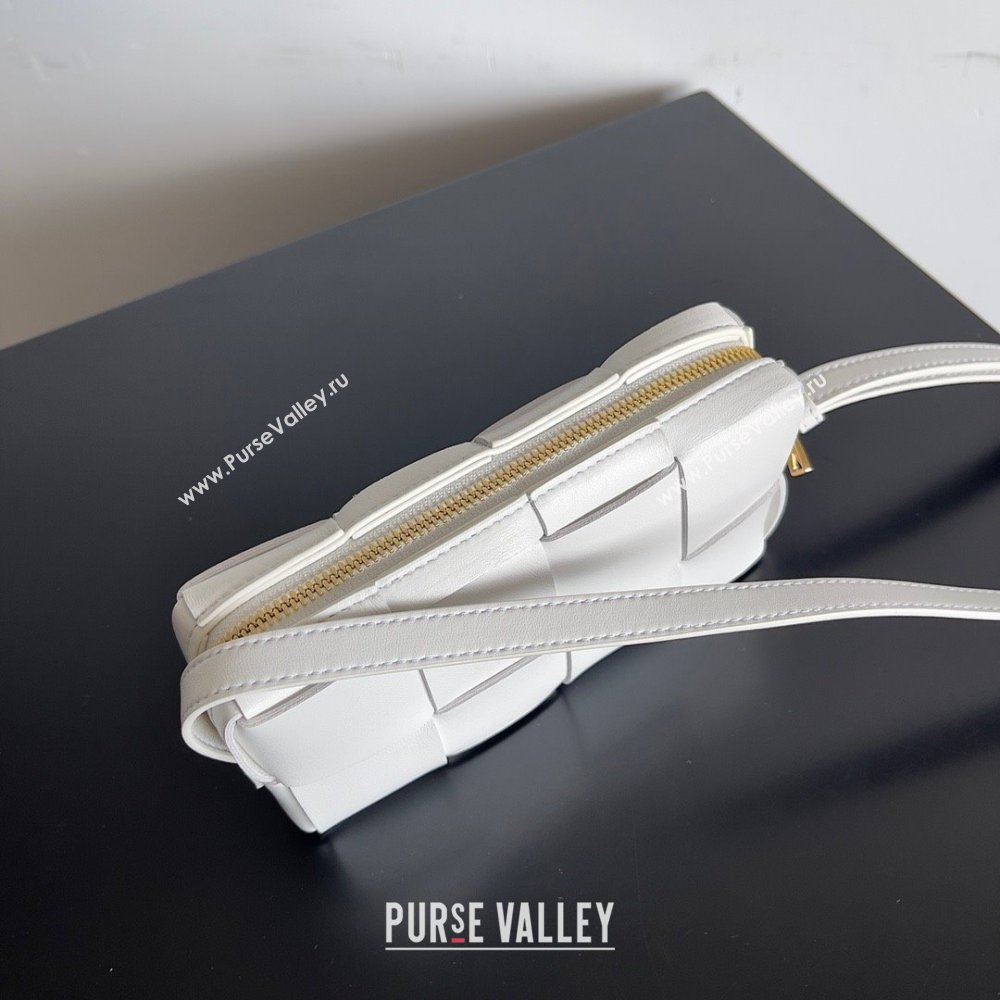 Bottega Veneta Mini Cassette Cross-Body Bag in lambskin white 2023 (misu-230927-62)