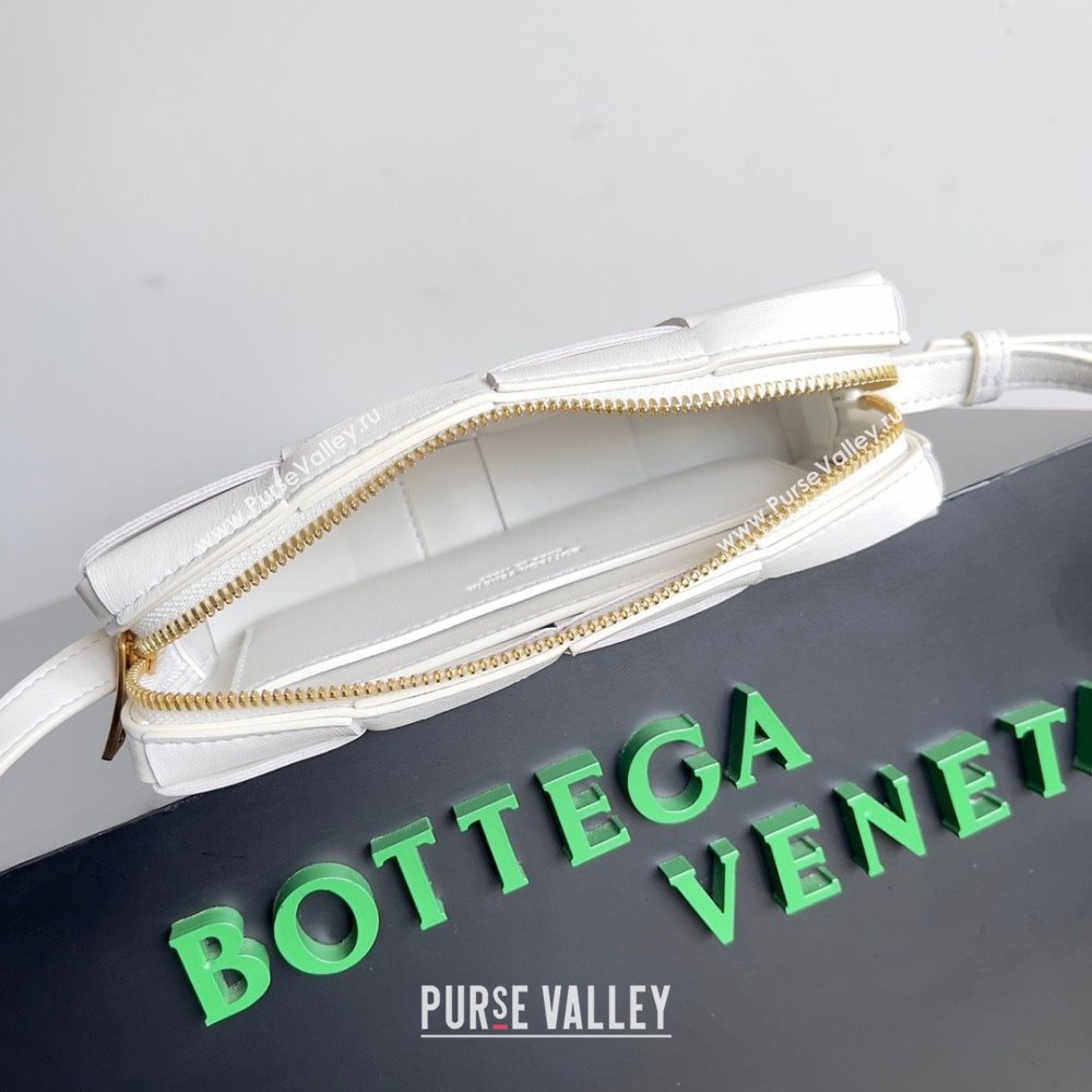 Bottega Veneta Mini Cassette Cross-Body Bag in lambskin white 2023 (misu-230927-62)