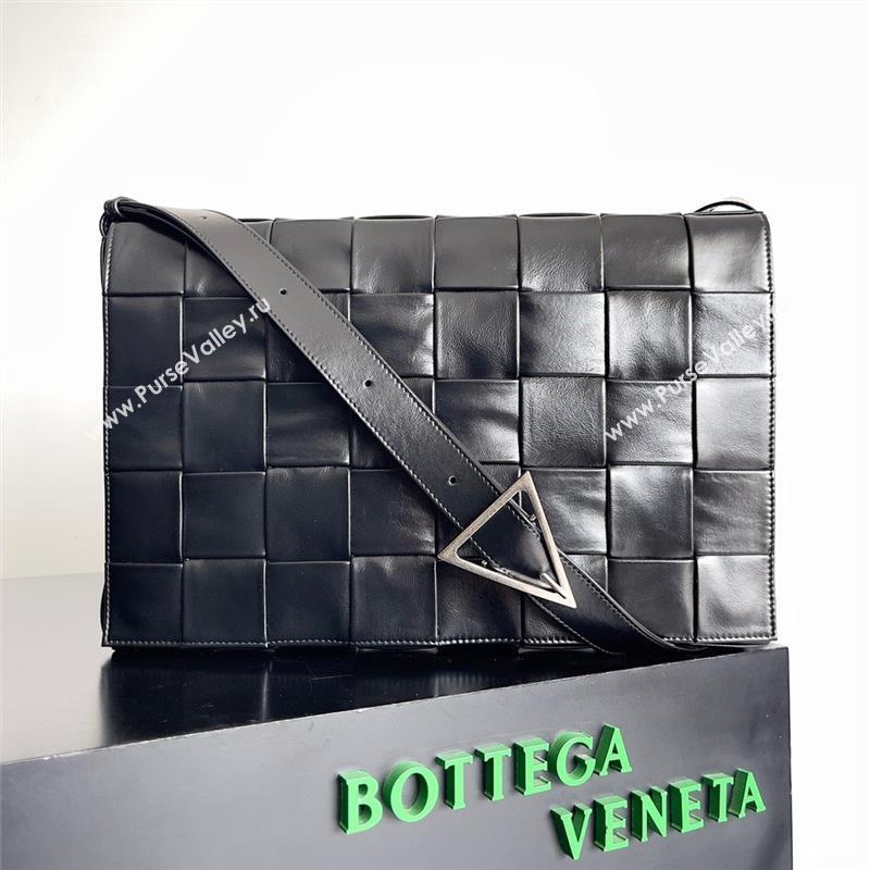 Bottega Veneta Maxi Cassette Cross-Body Bag in calfskin black 2023 (misu-230927-63)