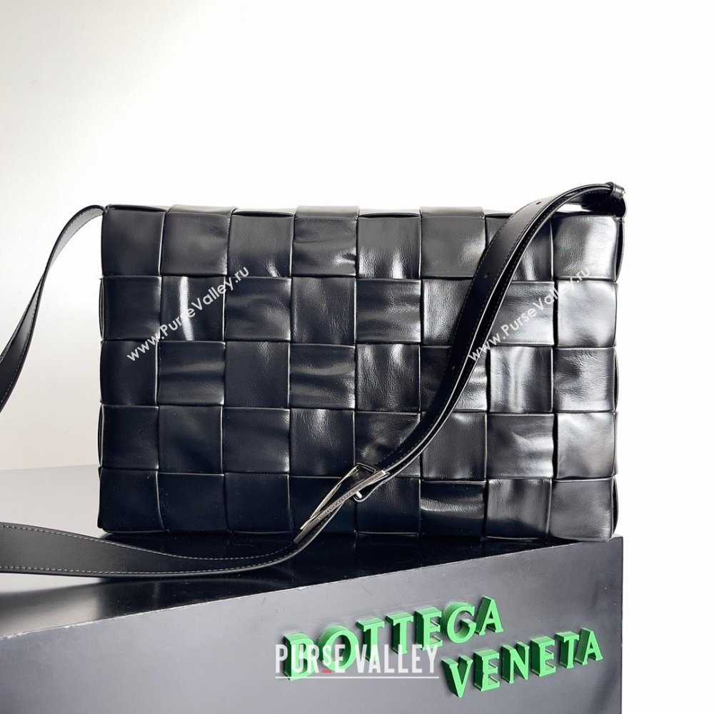 Bottega Veneta Maxi Cassette Cross-Body Bag in calfskin black 2023 (misu-230927-63)