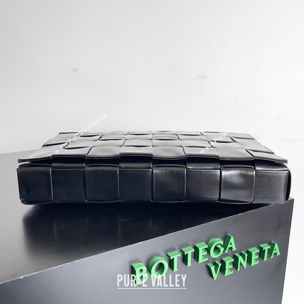 Bottega Veneta Maxi Cassette Cross-Body Bag in calfskin black 2023 (misu-230927-63)