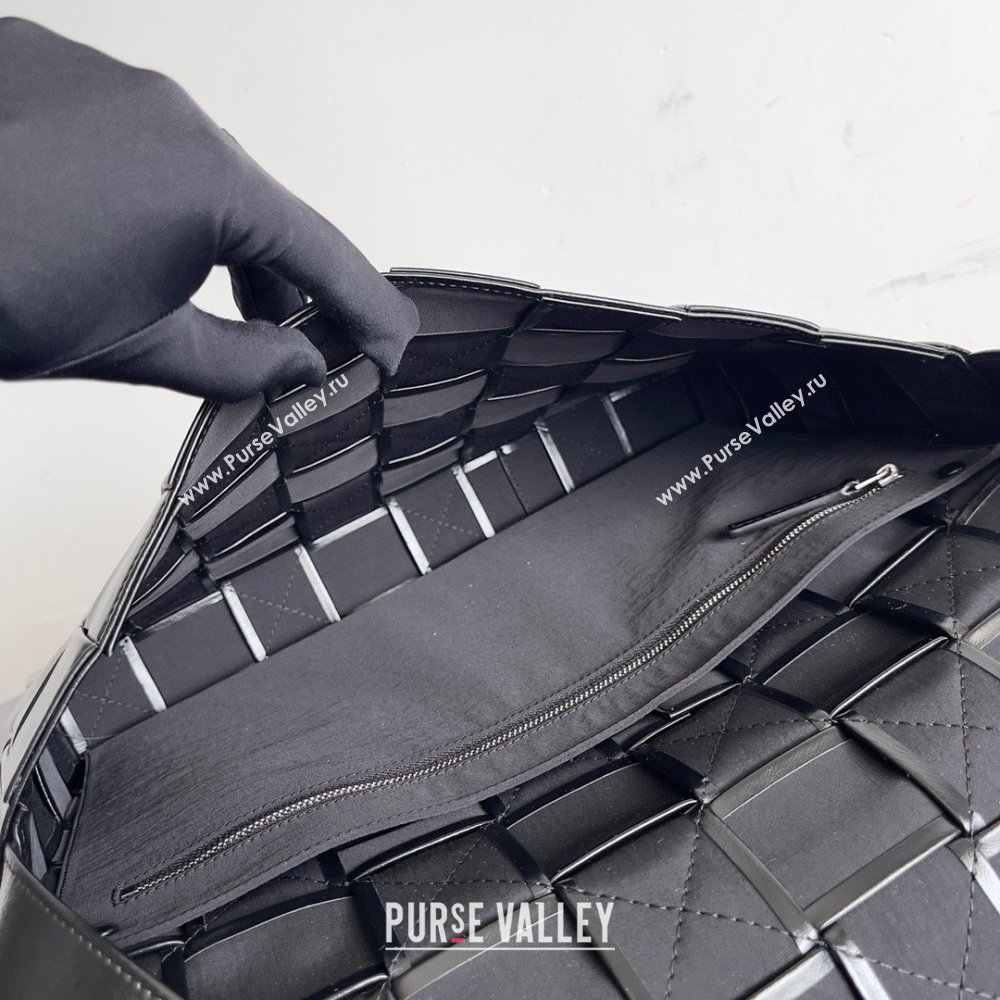 Bottega Veneta Maxi Cassette Cross-Body Bag in calfskin black 2023 (misu-230927-63)