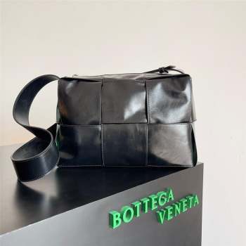 bottega veneta Medium Arco Camera Bag in calfskin black 2023 (misu-230927-03)