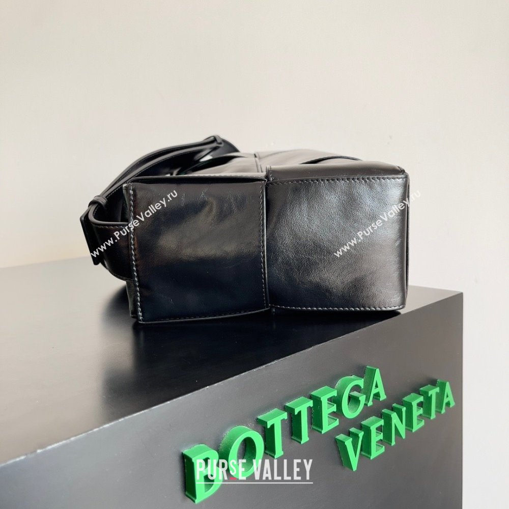 bottega veneta Medium Arco Camera Bag in calfskin black 2023 (misu-230927-03)