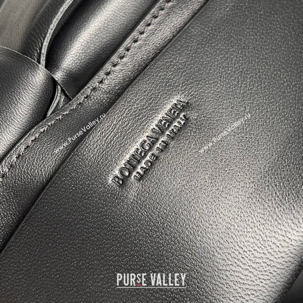 Bottega Veneta Padded Cassette Leather Belt Bag in calfskin black 2023 (misu-230928-01)