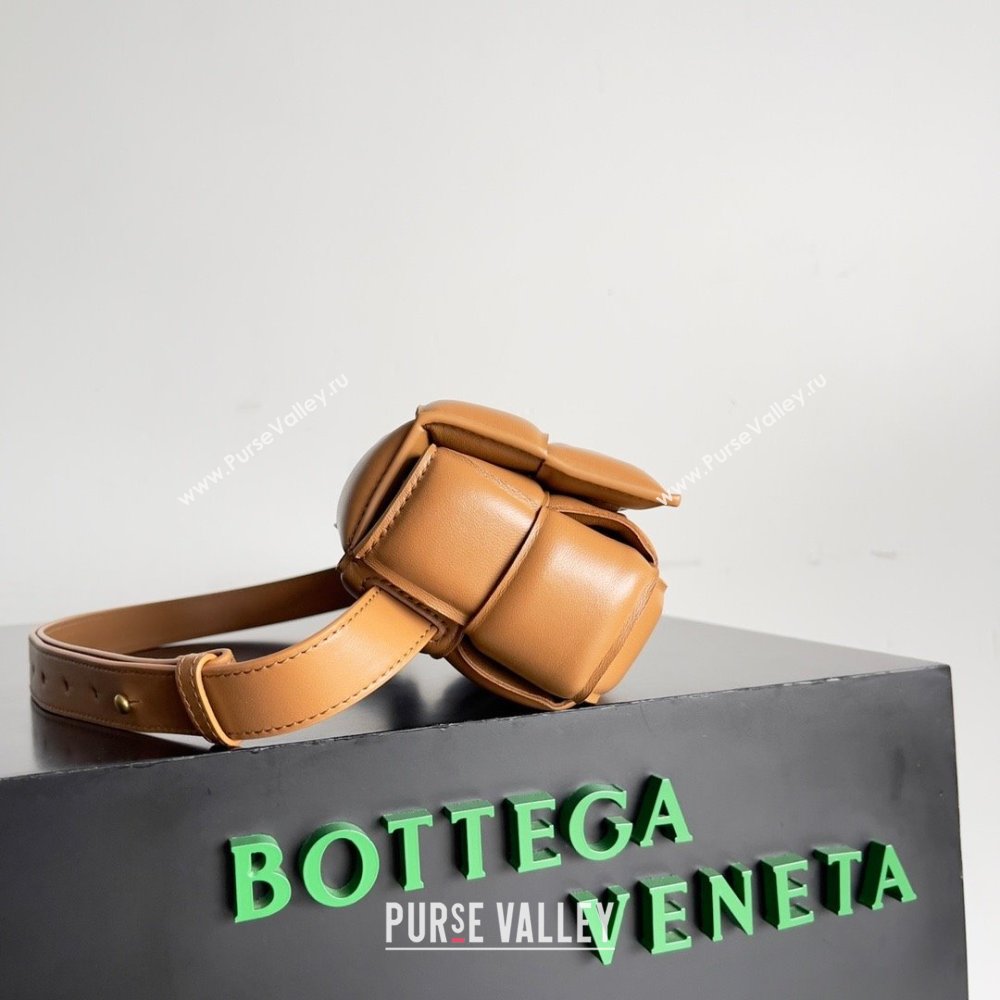 Bottega Veneta Padded Cassette Leather Belt Bag in calfskin wood 2023 (misu-230928-03)