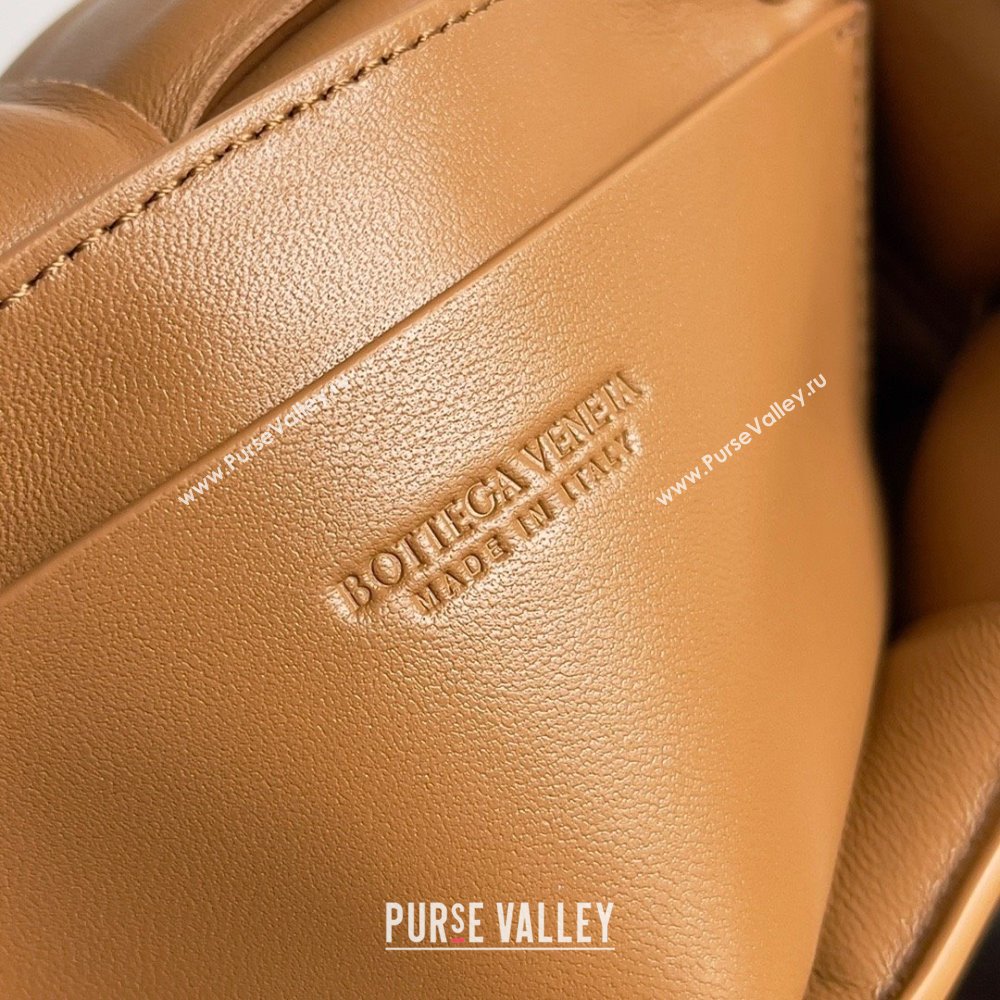 Bottega Veneta Padded Cassette Leather Belt Bag in calfskin wood 2023 (misu-230928-03)