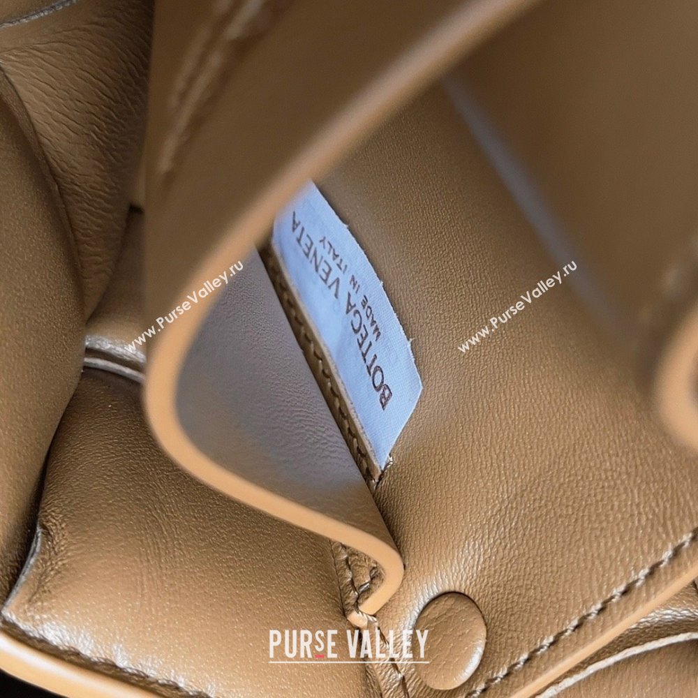 Bottega Veneta Padded Cassette Leather Belt Bag in calfskin wood 2023 (misu-230928-03)