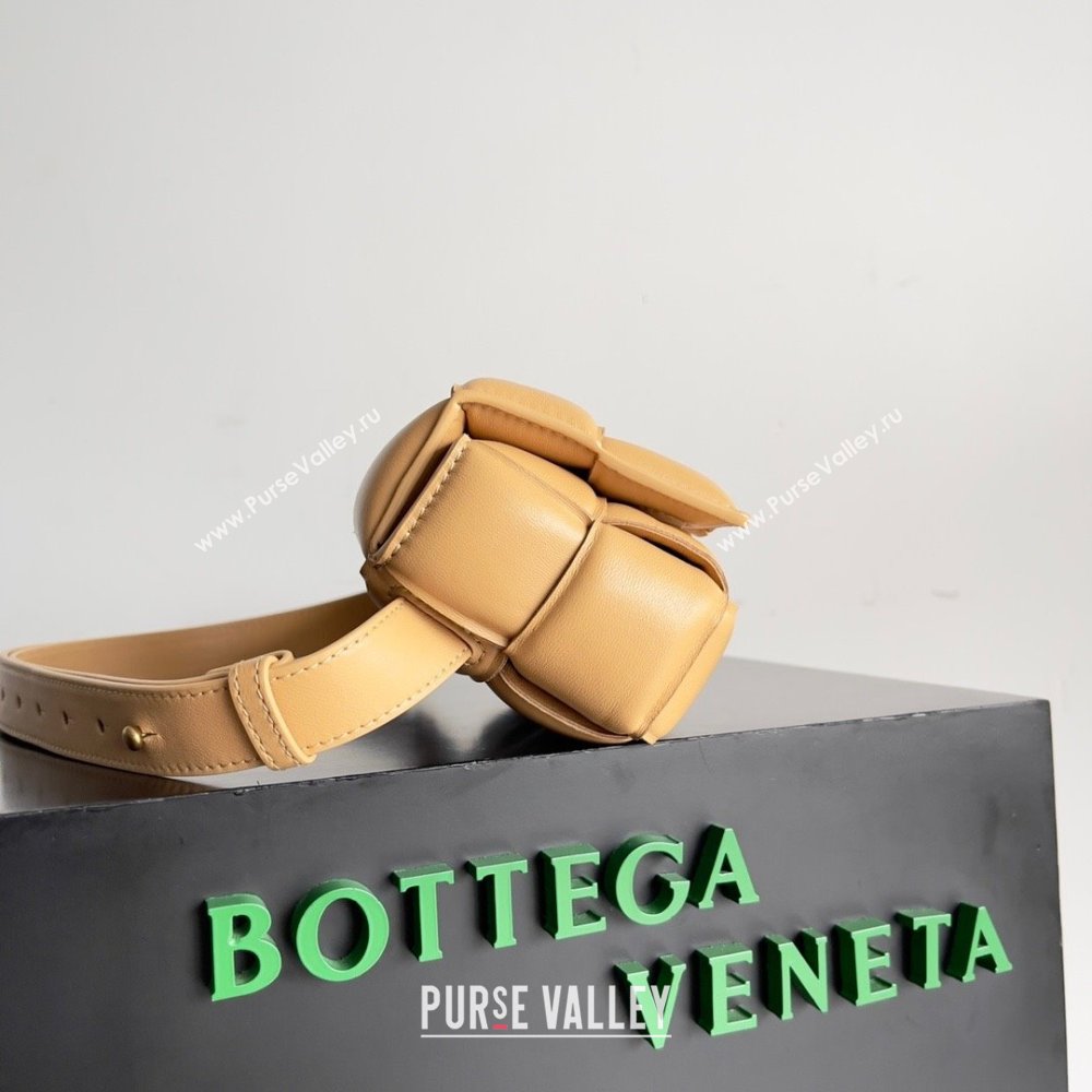 Bottega Veneta Padded Cassette Leather Belt Bag in calfskin beige 2023 (misu-230928-05)