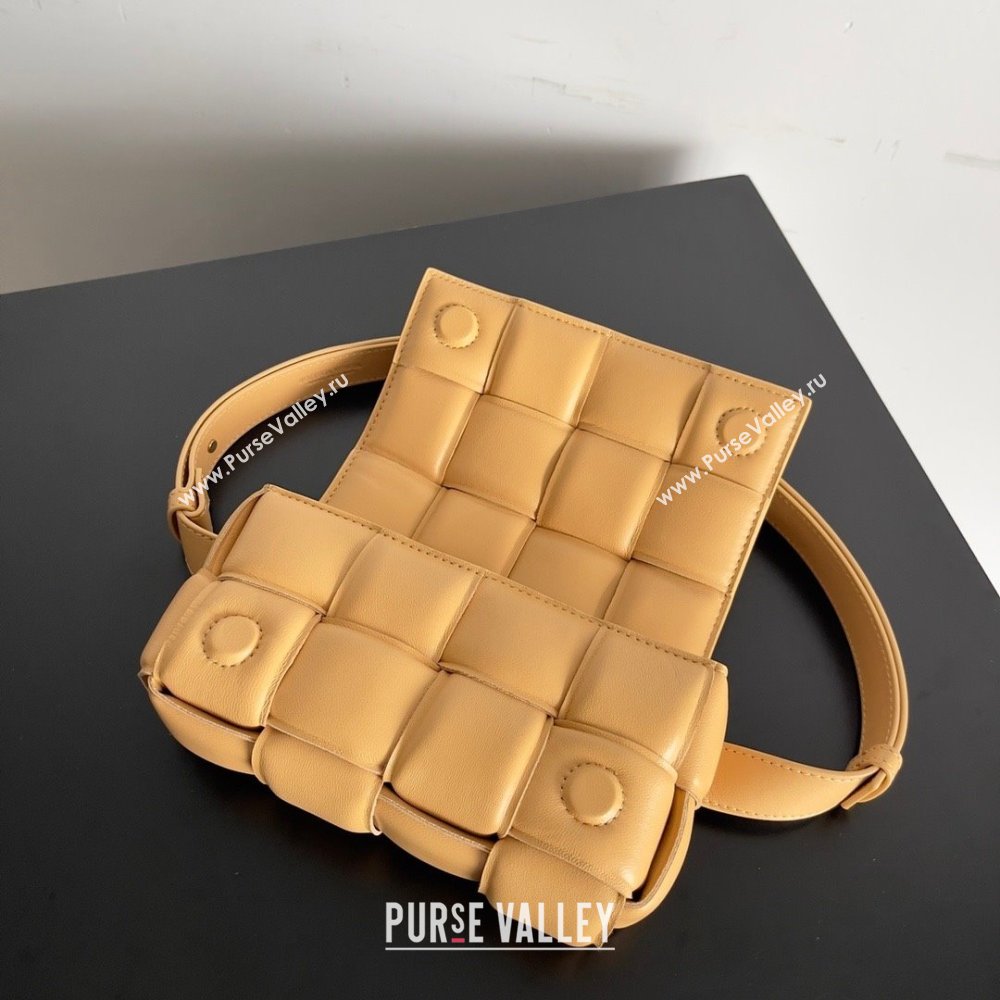 Bottega Veneta Padded Cassette Leather Belt Bag in calfskin beige 2023 (misu-230928-05)