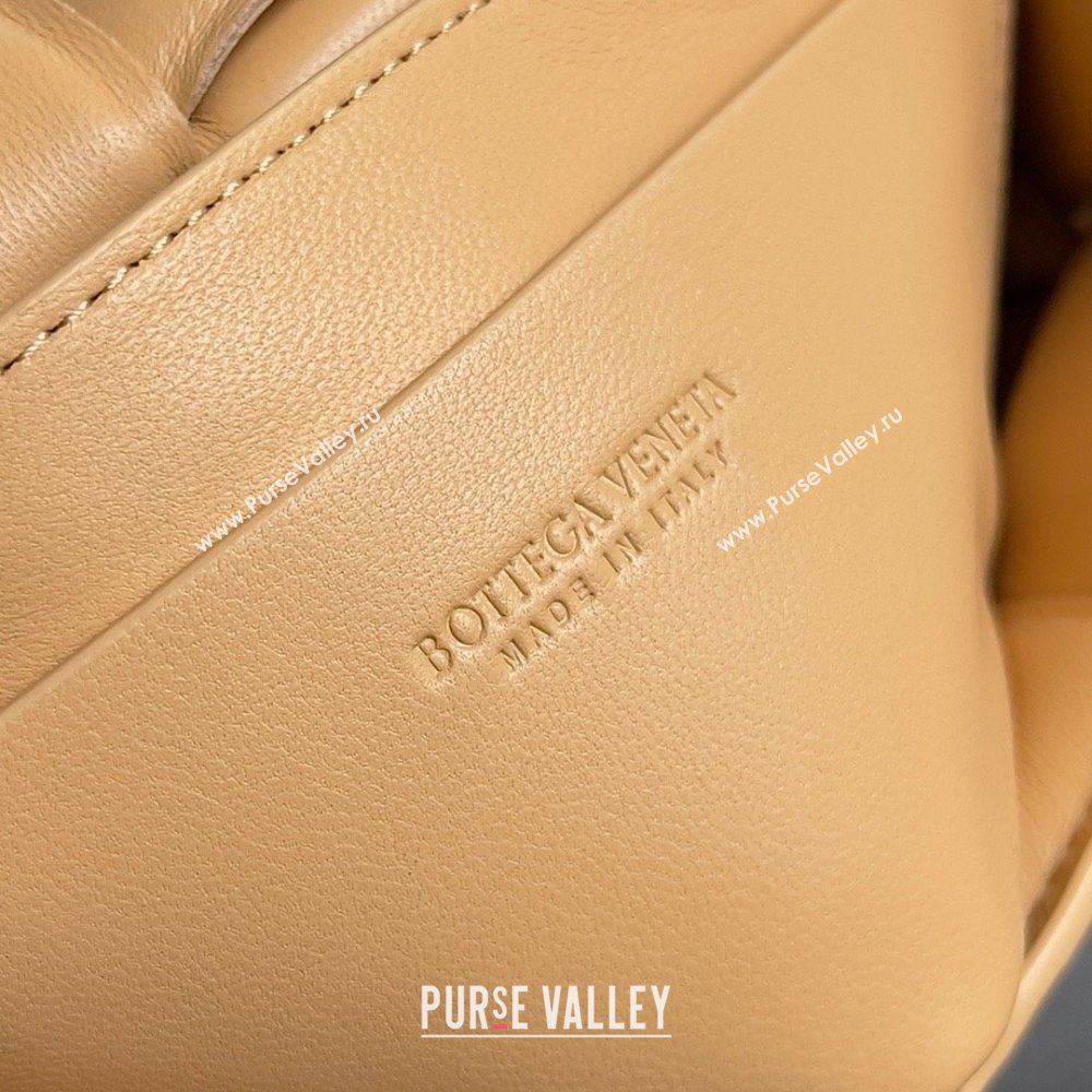 Bottega Veneta Padded Cassette Leather Belt Bag in calfskin beige 2023 (misu-230928-05)