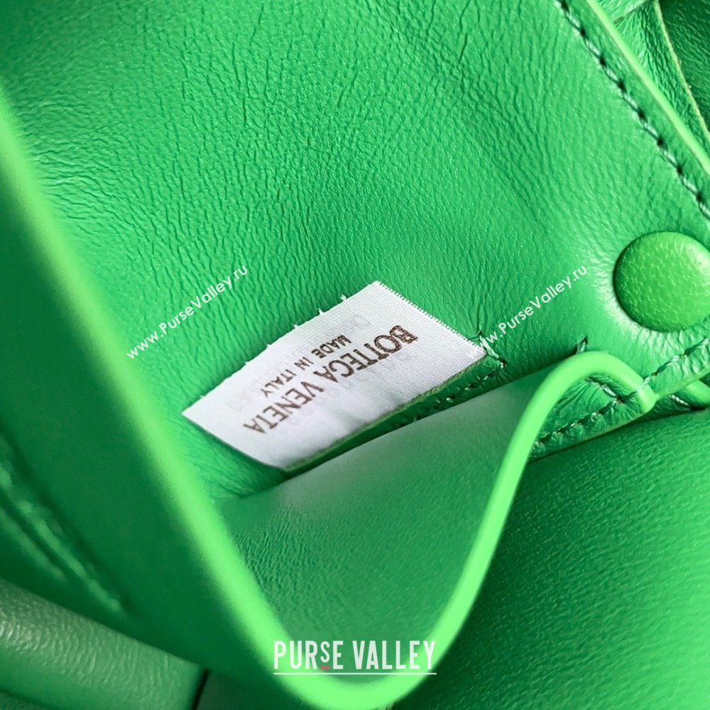 Bottega Veneta Padded Cassette Leather Belt Bag in calfskin PARAKEET 2023 (misu-230928-07)