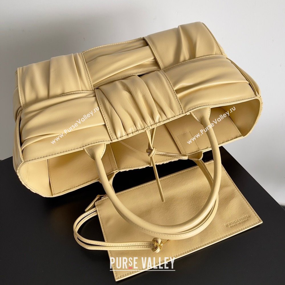 Bottega Veneta Small foulard Intreccio leather Arco Tote Bag PORRIDGE 2023 (misu-230927-14)