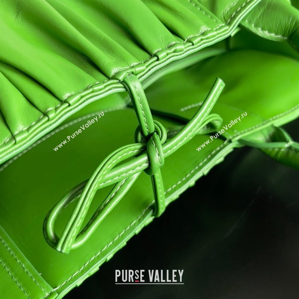 Bottega Veneta Small foulard Intreccio leather Arco Tote Bag green 2023 (misu-230927-16)
