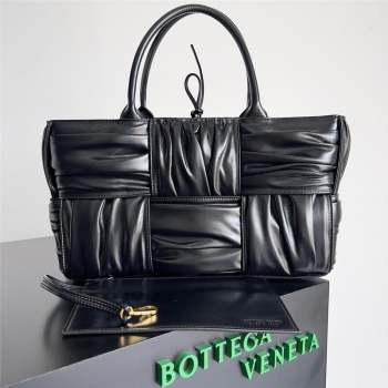 Bottega Veneta Small foulard Intreccio leather Arco Tote Bag black 2023 (misu-230927-12)
