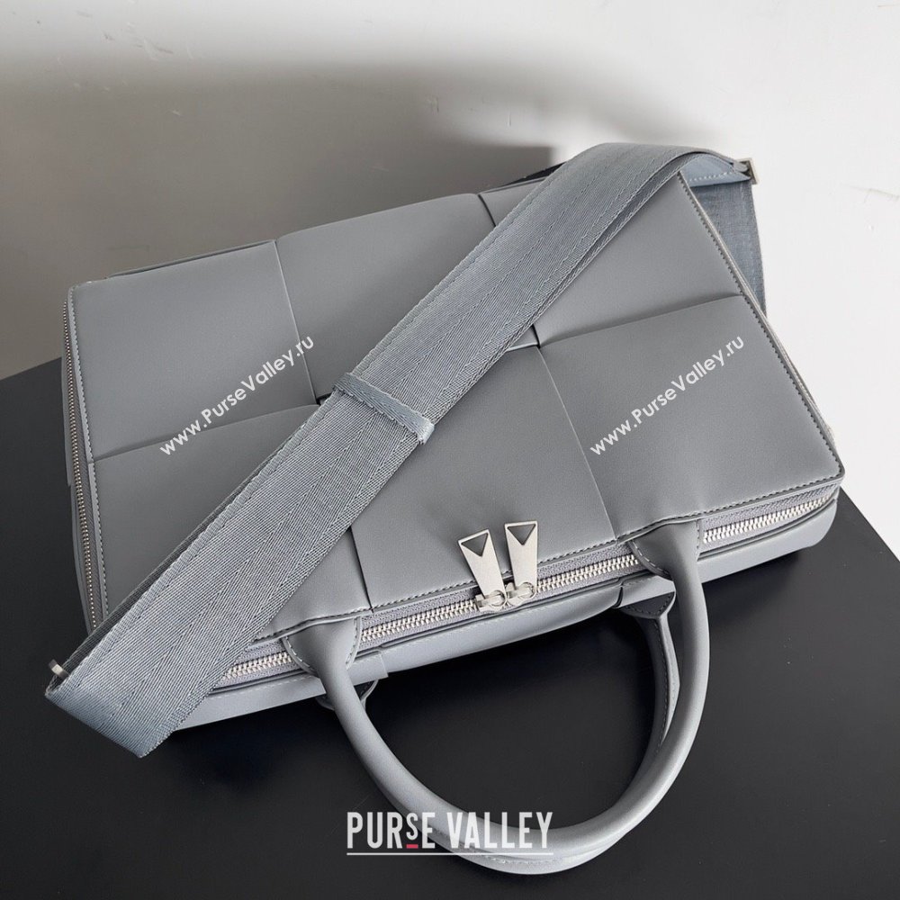 Bottega Veneta small Arco Briefcase in calfskin thunder 2023 (misu-230927-52)