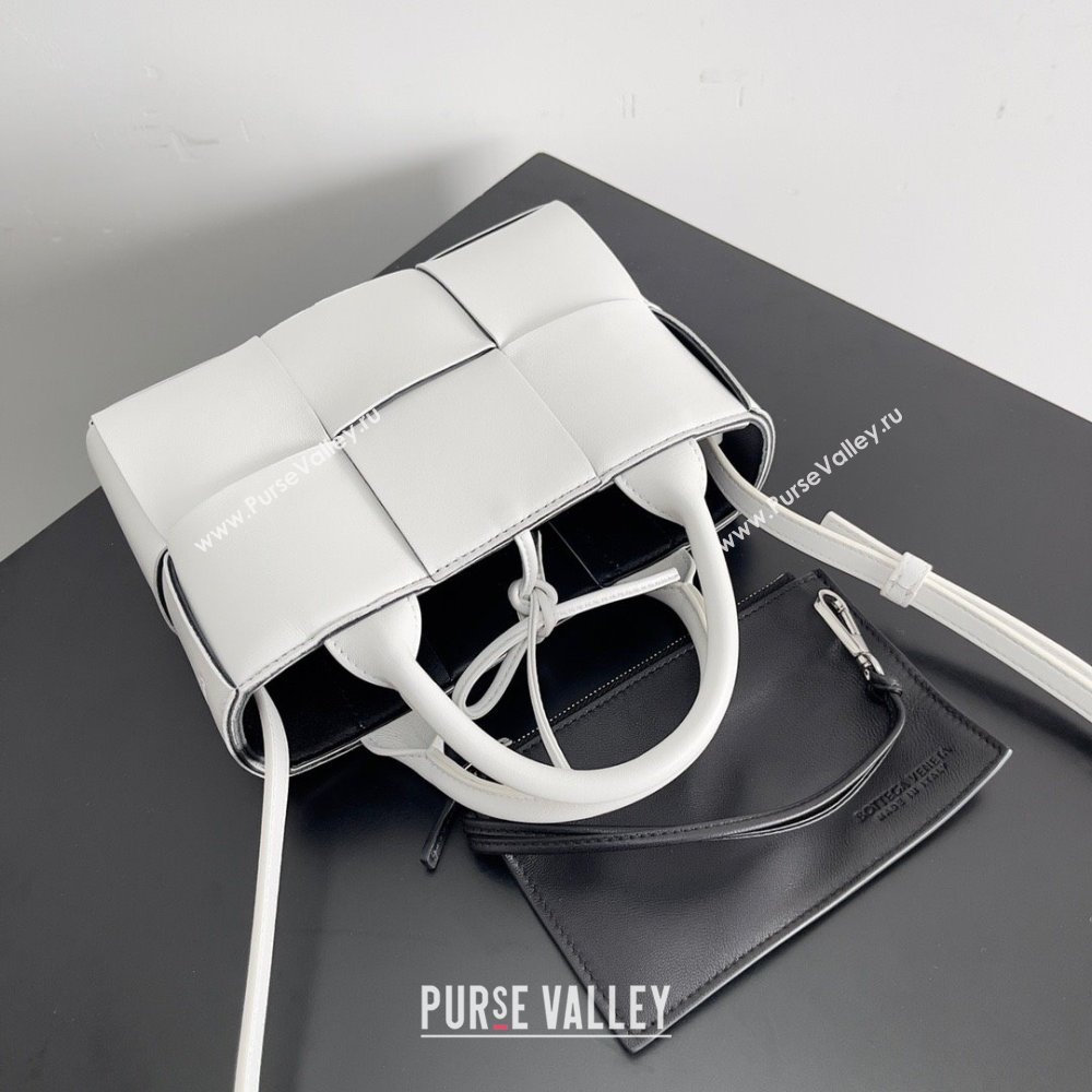 Bottega Veneta Micro intreccio leather Candy Arco Tote Bag white/black 2023 (misu-230927-10)
