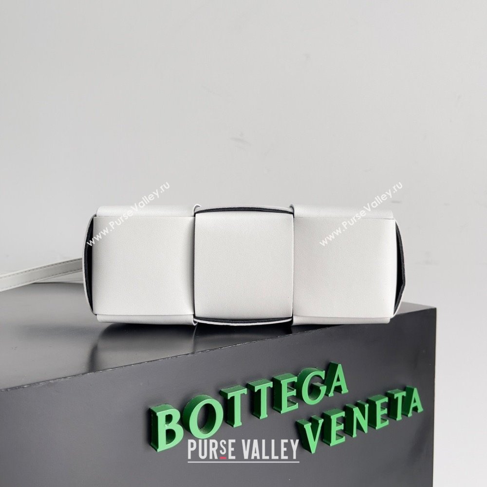 Bottega Veneta Micro intreccio leather Candy Arco Tote Bag white/black 2023 (misu-230927-10)