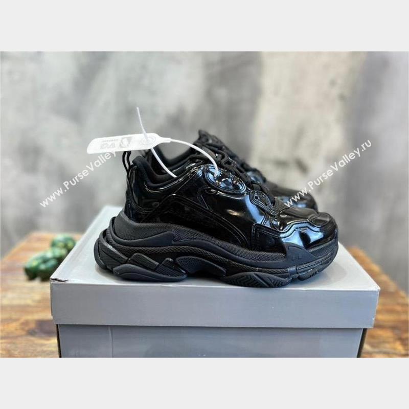 Balenciaga Triple S Sneaker in black rubber 2023 (kaola-231019-04)