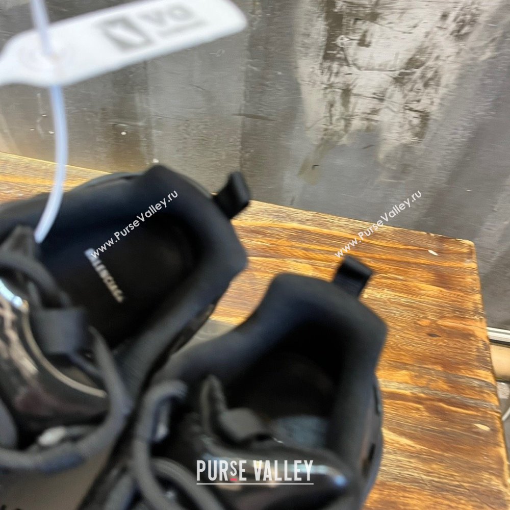 Balenciaga Triple S Sneaker in black rubber 2023 (kaola-231019-04)