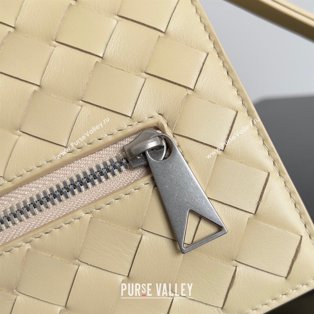 Bottega Veneta Small intrecciato leather document case With Wristlet PORRIDGE 2023 (misu-23110212)